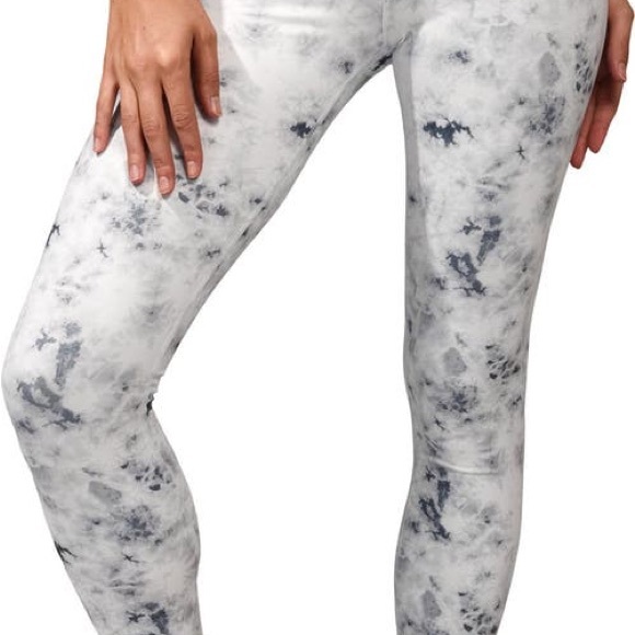 Yogalicious Leggings - Picture 2 of 6